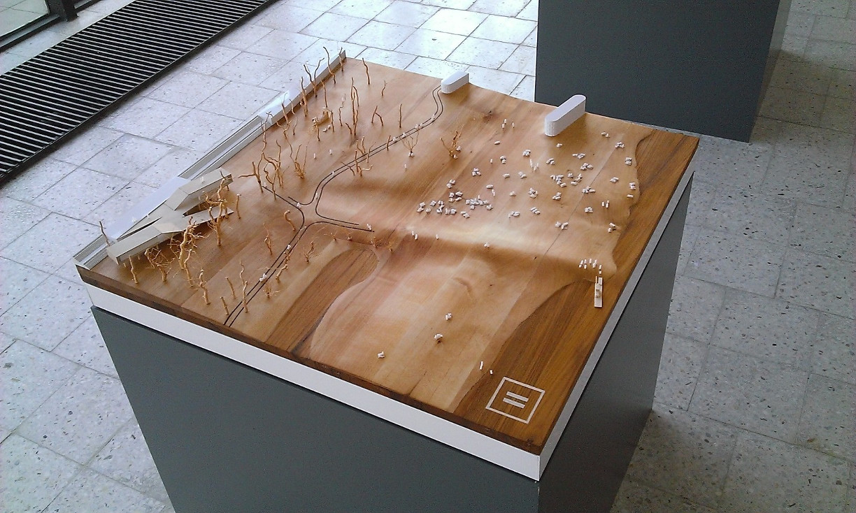 Makieta plaży "Poniatówki" z pawilonem plazowym i pylonami mostu Poniatowskiego.